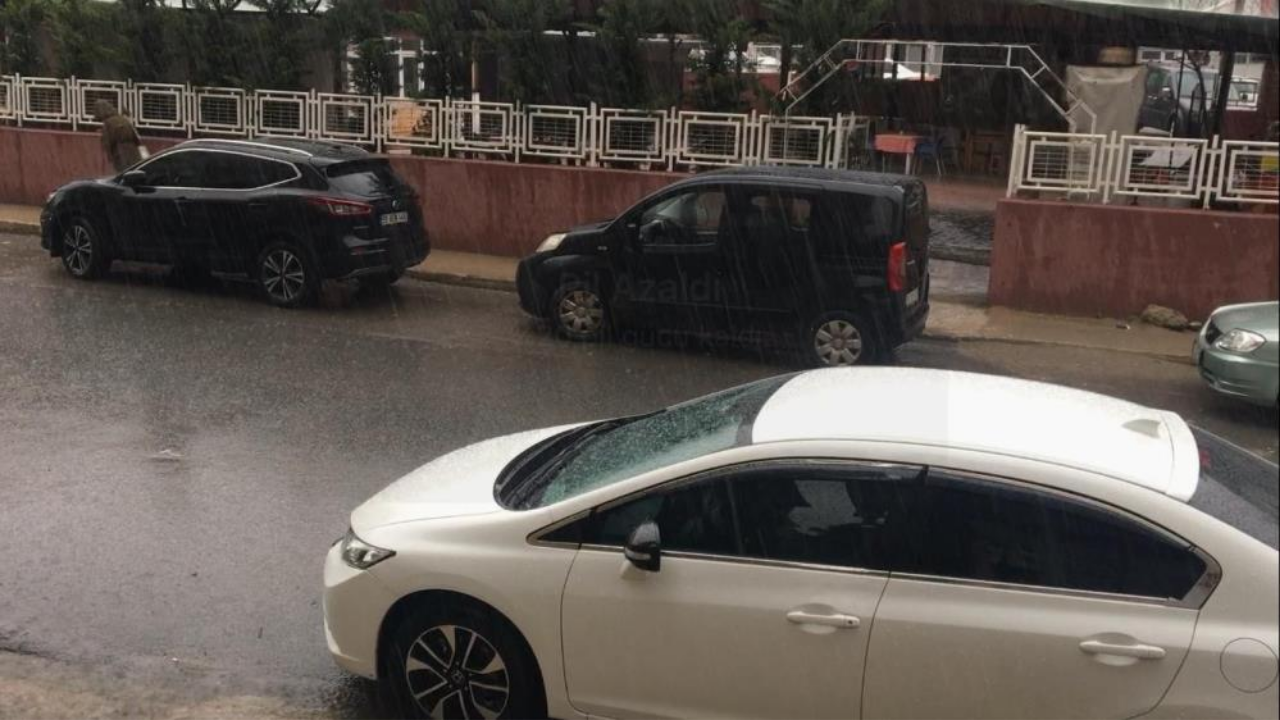 Tekirdağ'da kar beklenirken dolu yağdı